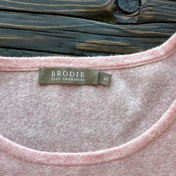Brodie Cashmere Pink Sweater with White Star Size S - Picture 2 of 8